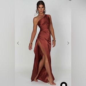 👡💄🍂🥀 NEW NWT: Silky Satin Full-Length Gown in Rust Sienna (Medium) 🥀🍂💄👡